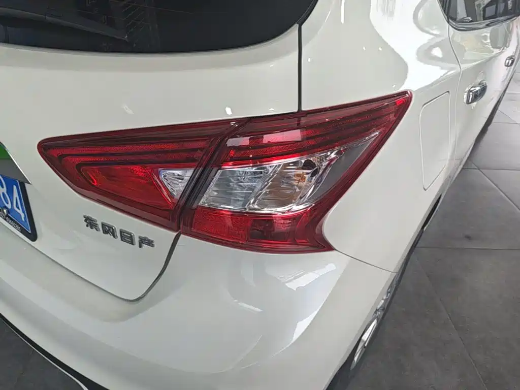 Nissan Tiida — миниатюра 8