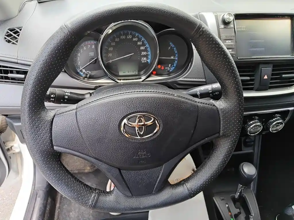 Toyota Yaris L — миниатюра 3