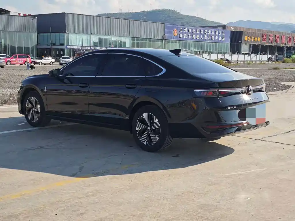 Volkswagen Magotan PHEV — миниатюра 4