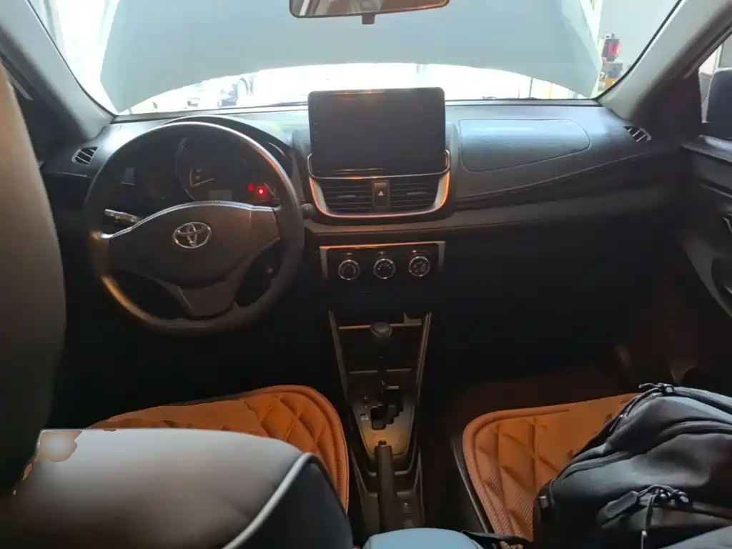Toyota Yaris L — миниатюра 10
