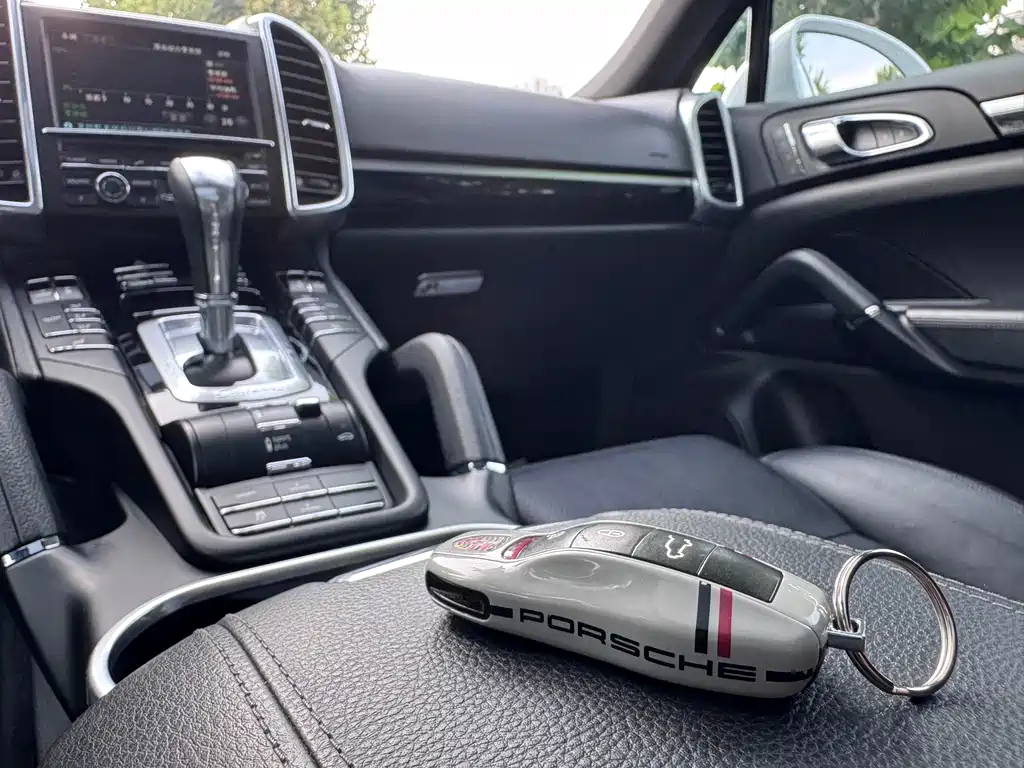 Porsche Cayenne Hybrid — миниатюра 19