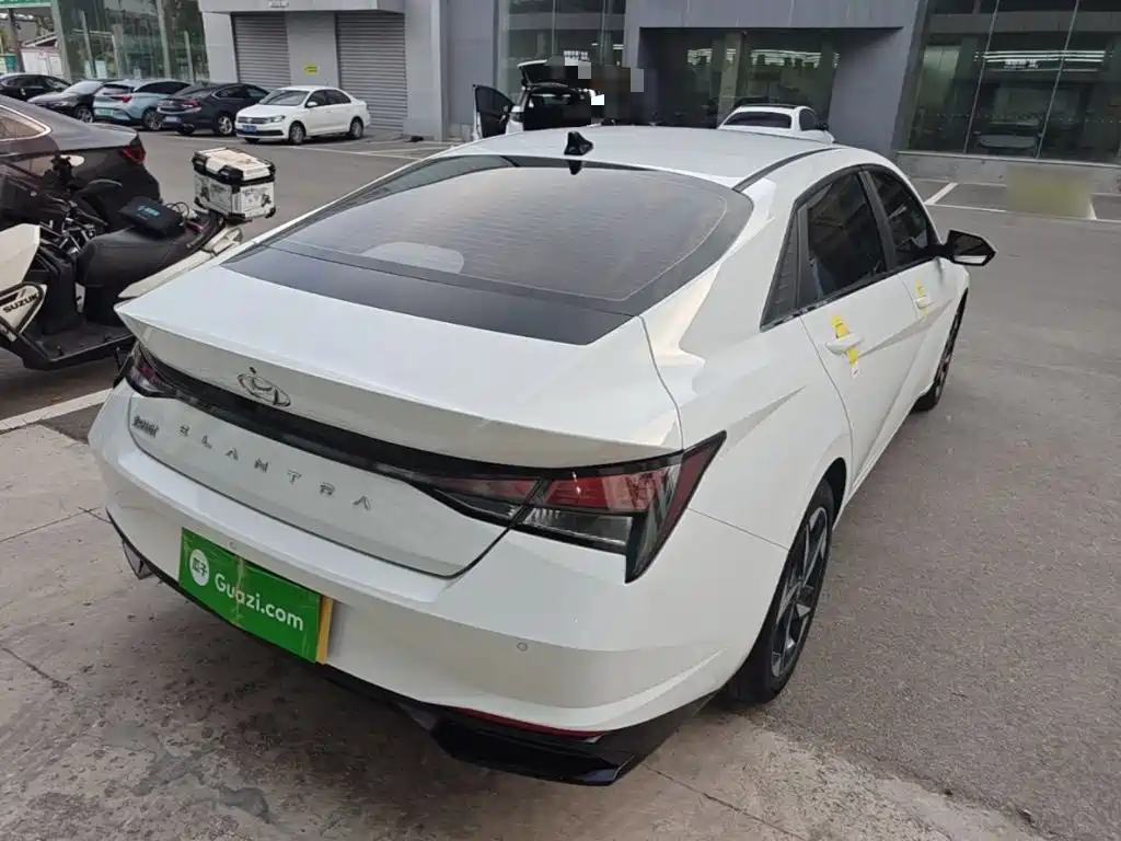 Hyundai Elantra — миниатюра 7