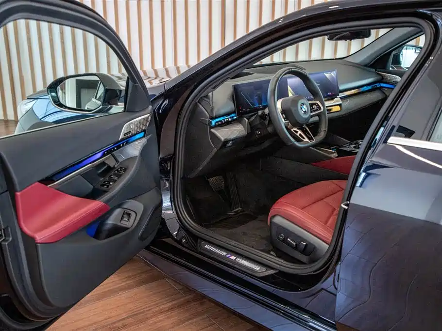 BMW 5 Series — миниатюра 13