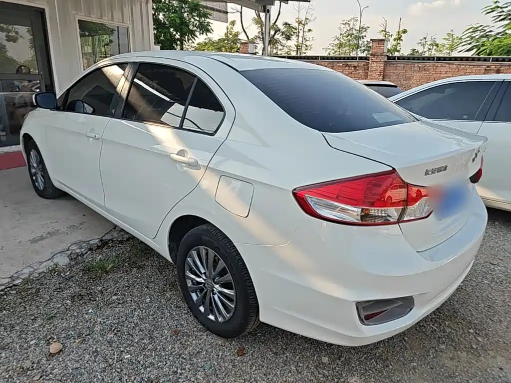Suzuki Alivio — миниатюра 5