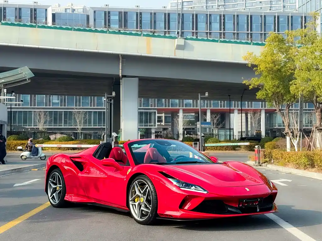 FERRARI F8