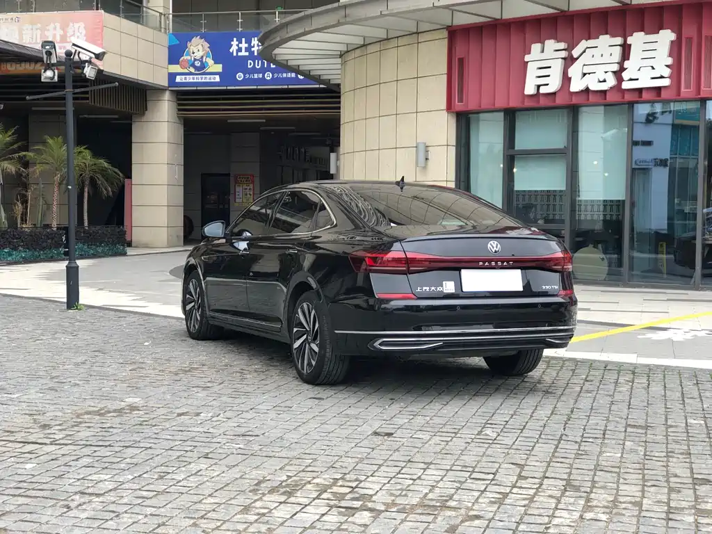 VOLKSWAGEN PASSAT