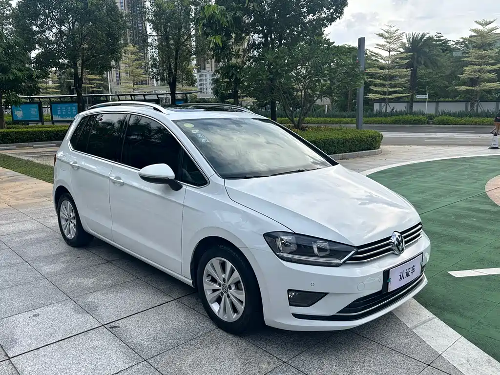 Volkswagen Golf · 2018 230TSI AT