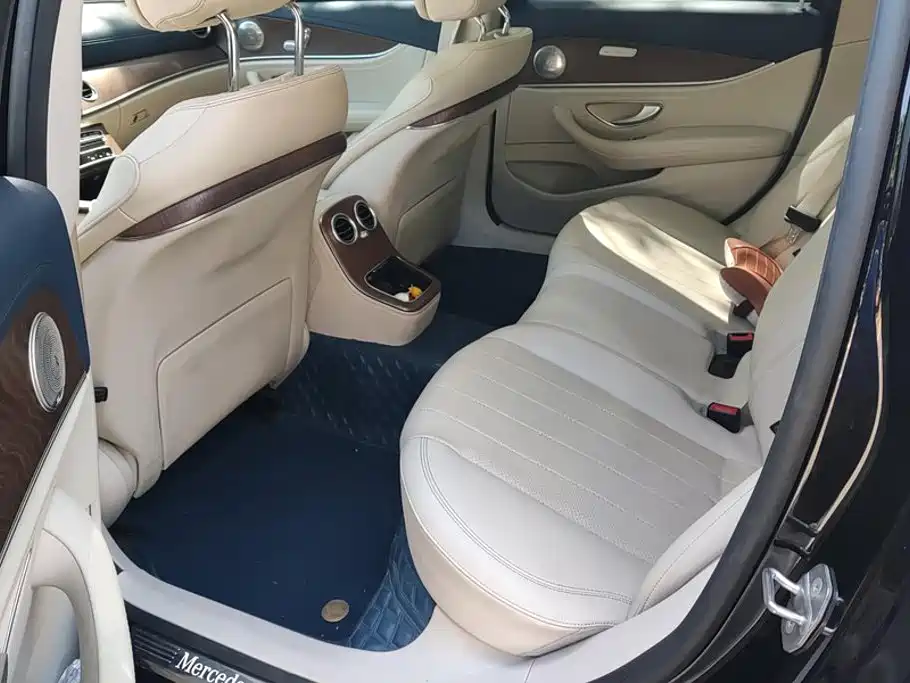 Mercedes-Benz E-Class — миниатюра 11