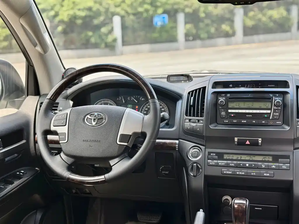 Toyota Land Cruiser 4.0L V6 Middle East Limited Edition, фото 13
