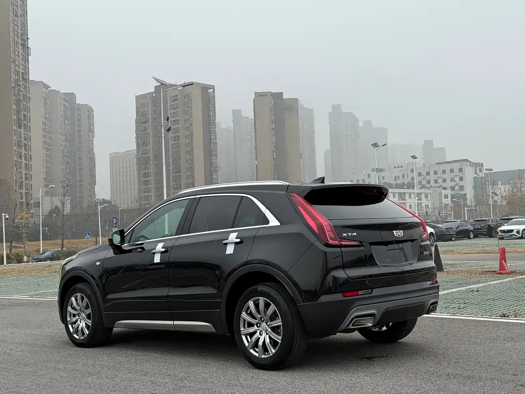 CADILLAC XT4
