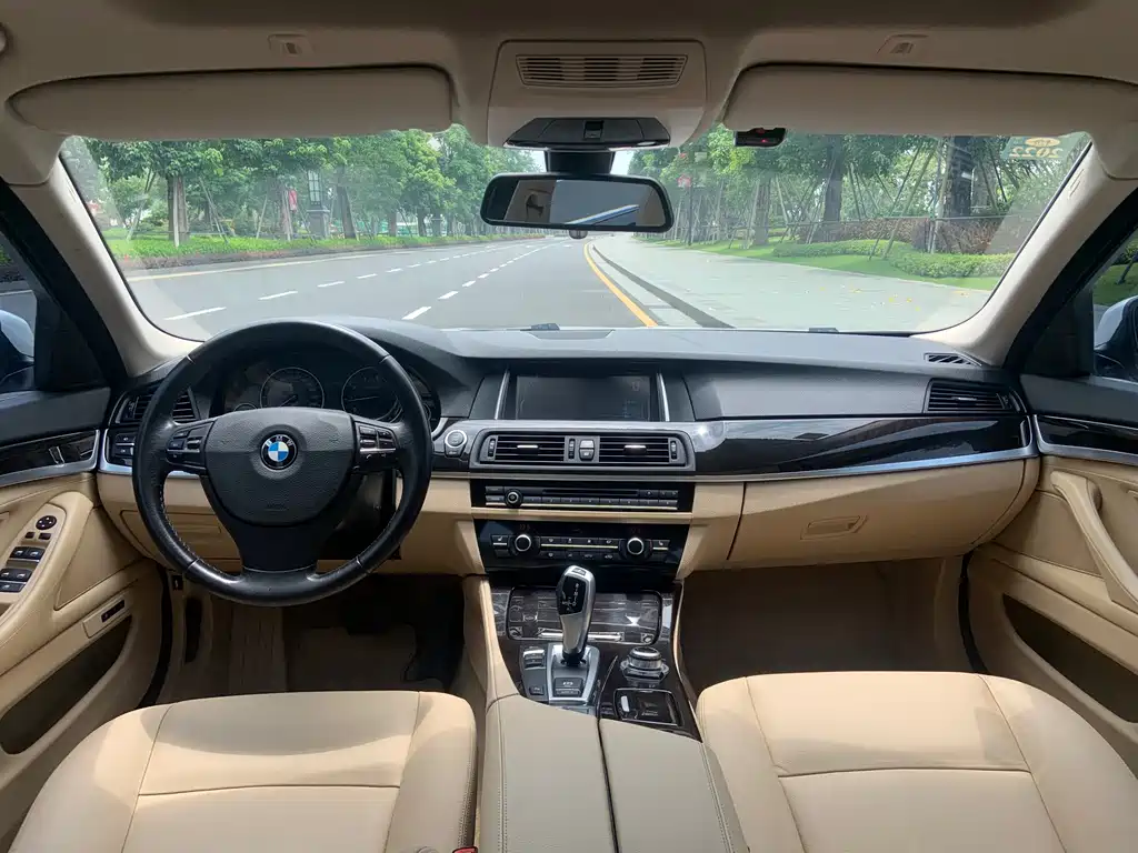 BMW 5 Series — миниатюра 8
