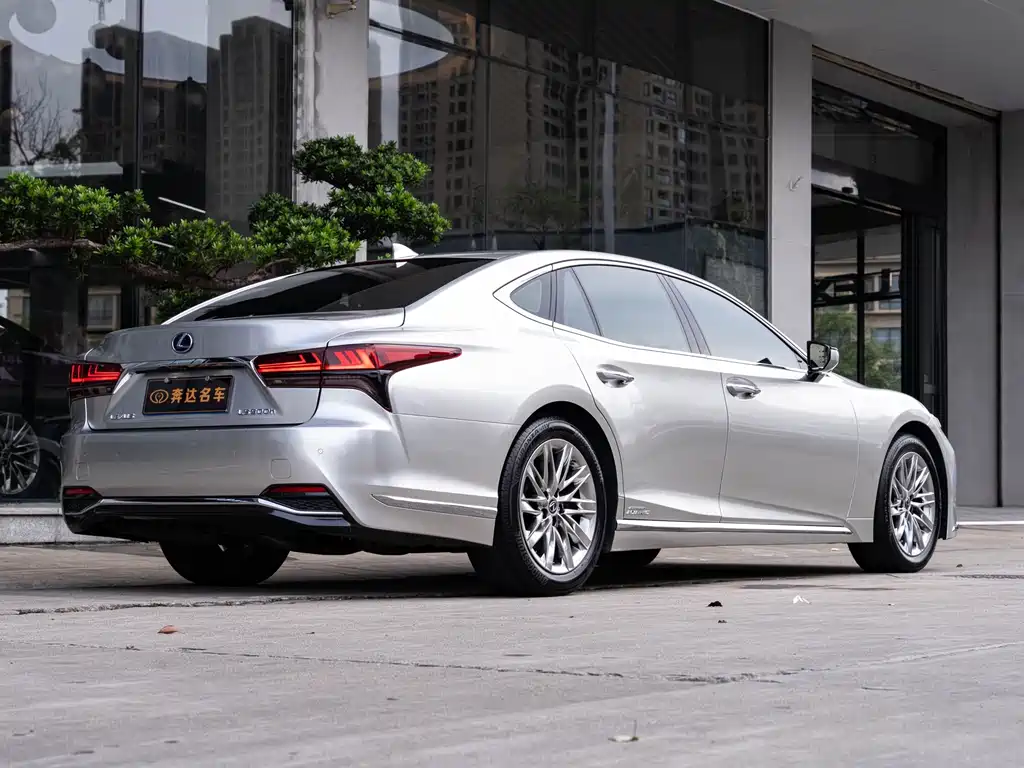 Lexus LS 2021 500h Luxury