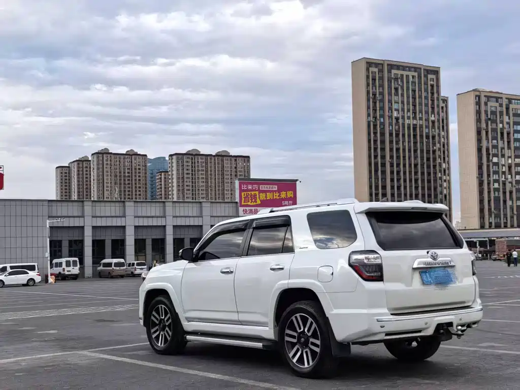 Toyota 4Runner — миниатюра 9