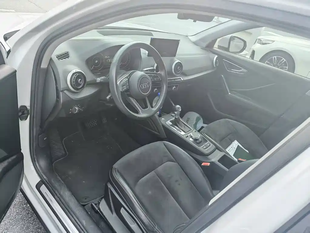 Audi Q2L e-tron — миниатюра 5