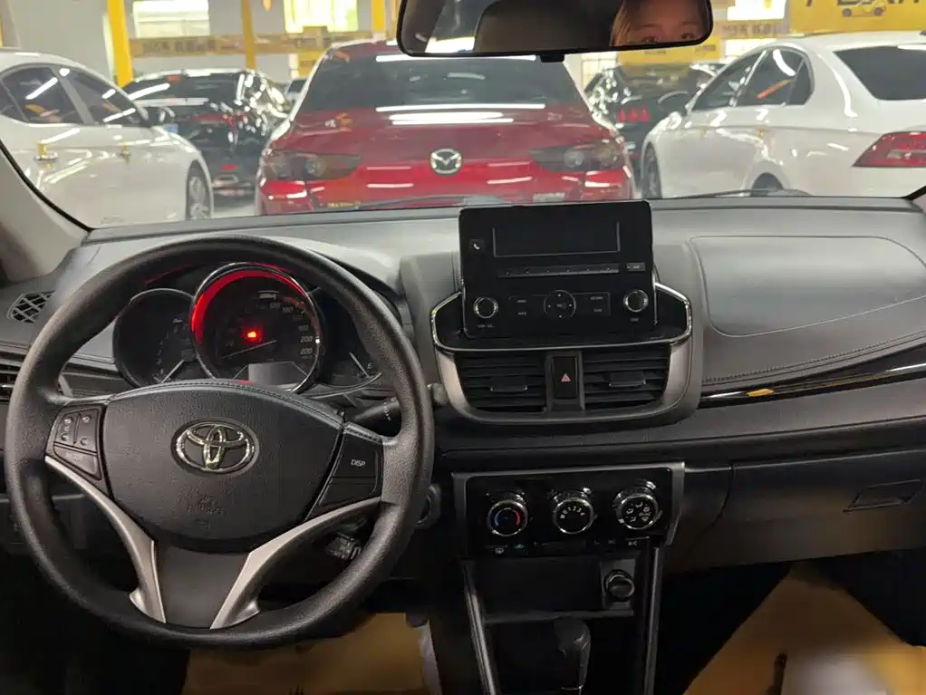 Toyota Yaris L — миниатюра 10