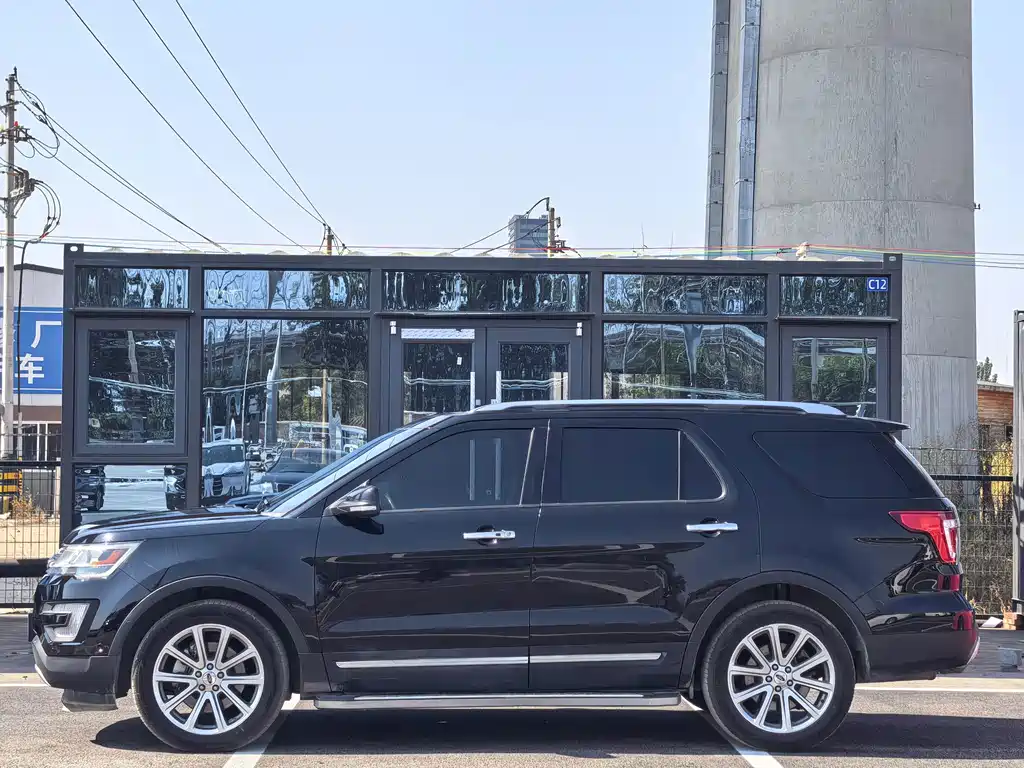 Ford Explorer (Import) — миниатюра 4