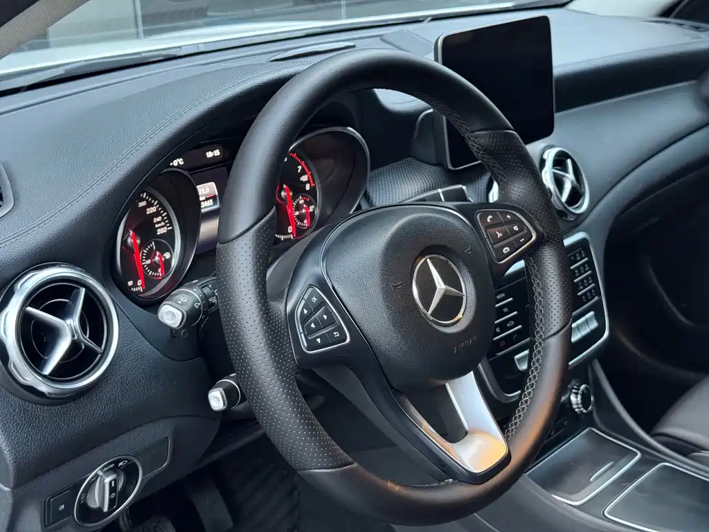 Mercedes-Benz GLA — миниатюра 7