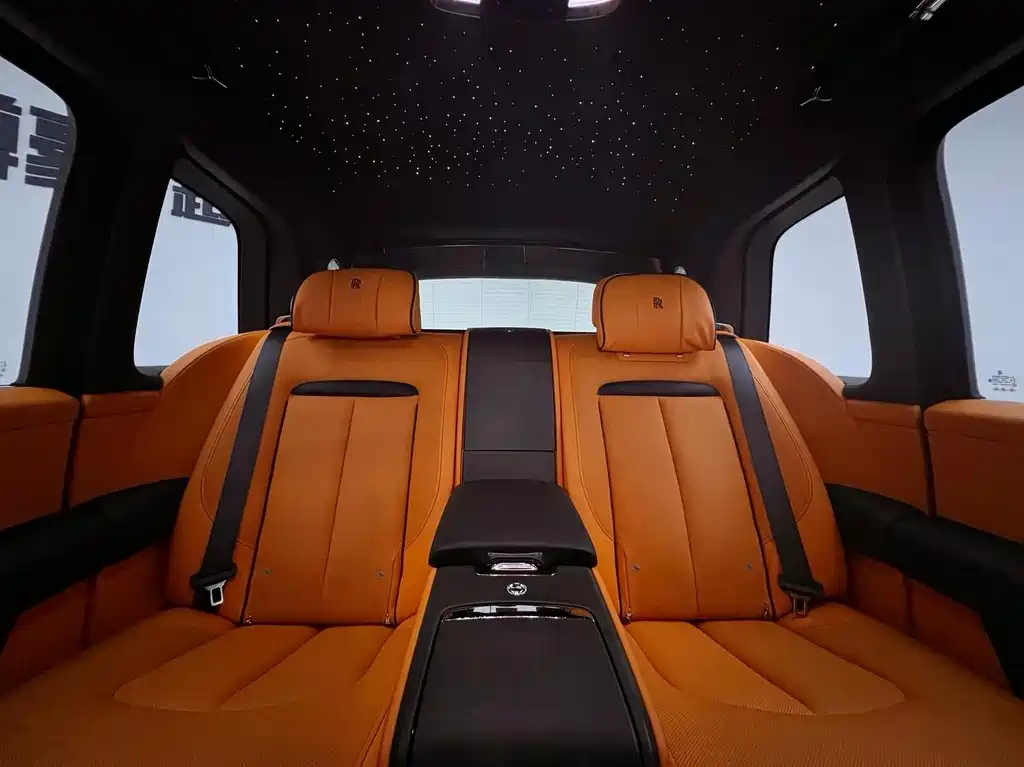 Rolls-Royce Cullinan 2024 мест