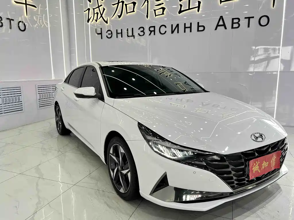 HYUNDAI ELANTRA
