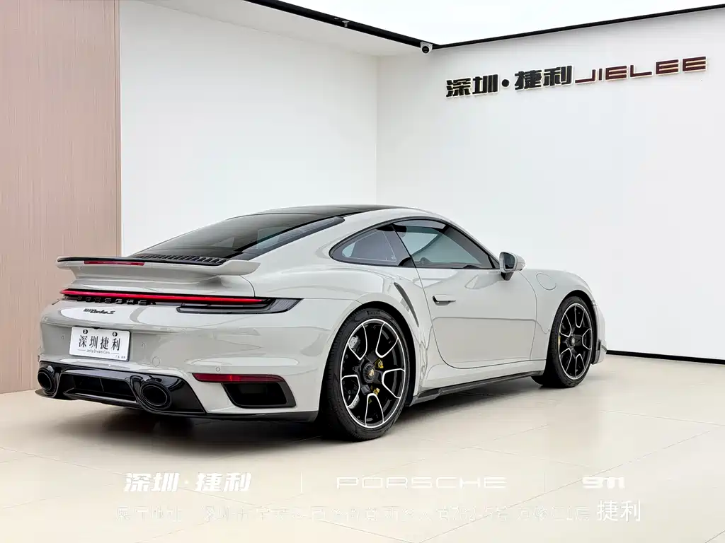 Porsche 911 2023 Turbo S 3.7T