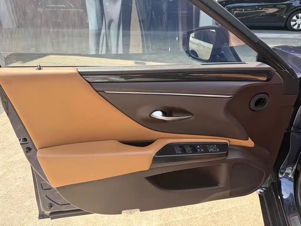 Lexus ES — миниатюра 6