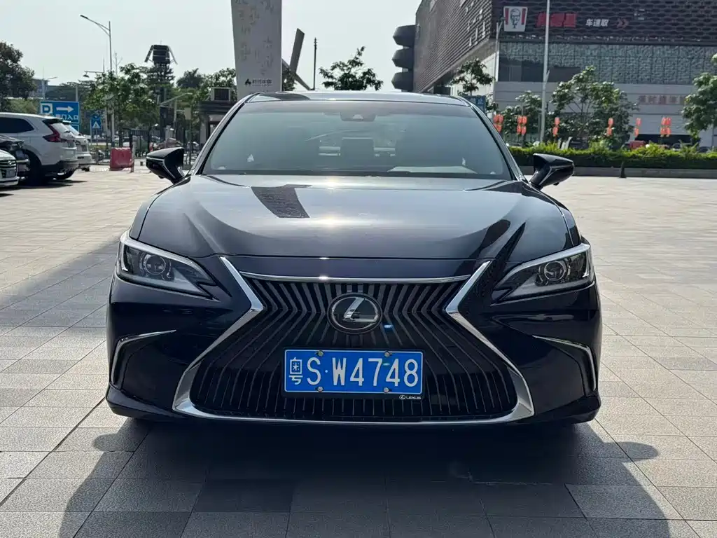 Купить Lexus ES