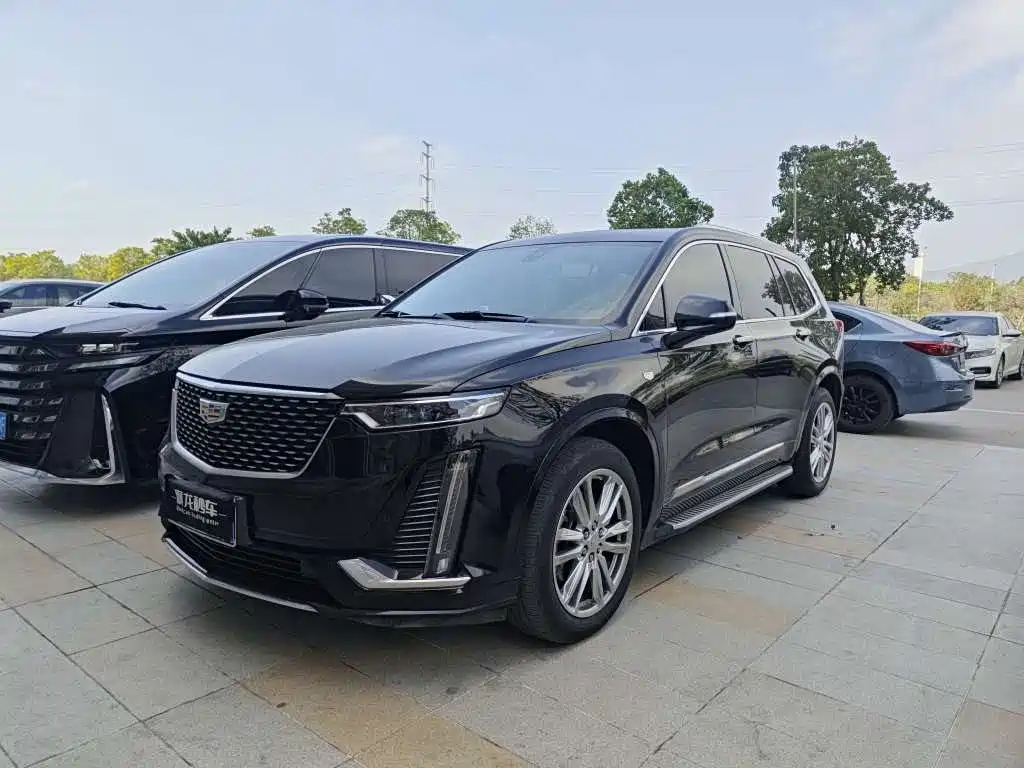 CADILLAC XT6