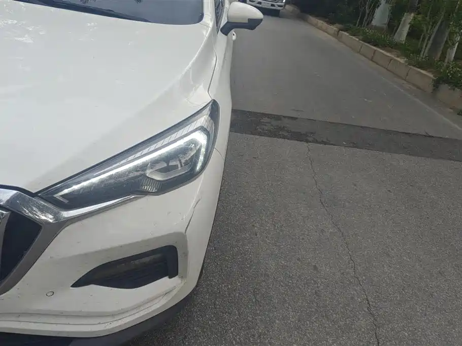 Hongqi E-HS3