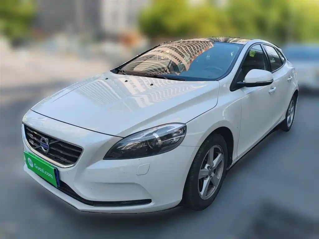Купить Volvo V40
