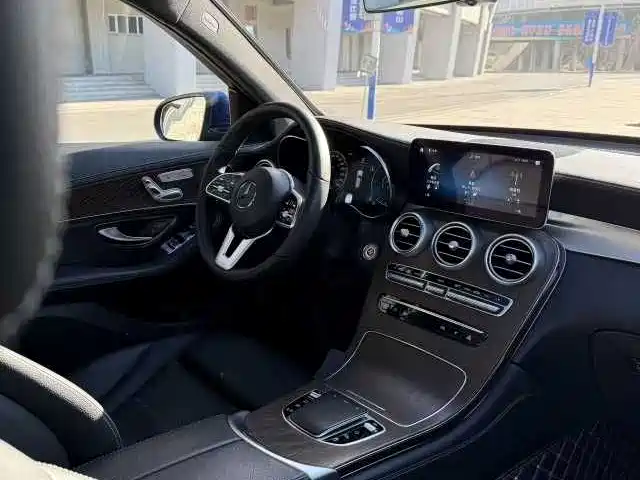 MERCEDES-BENZ GLC