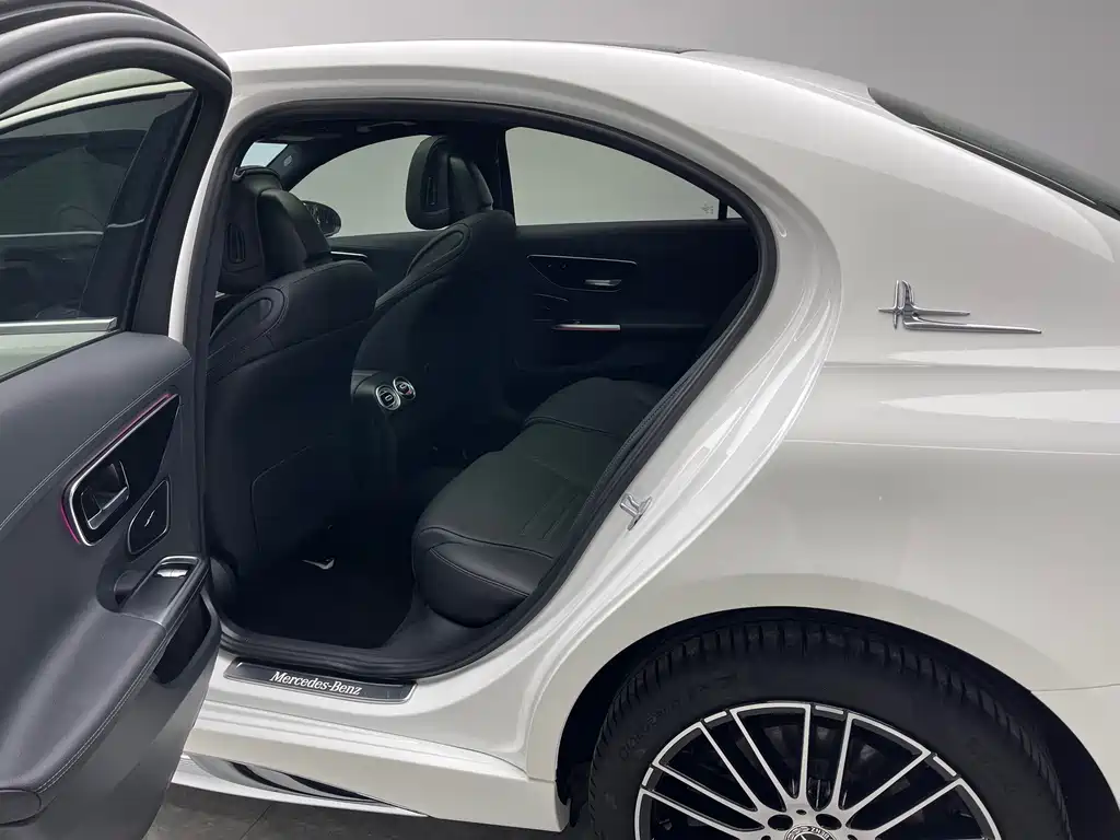 Mercedes-Benz C-Class — миниатюра 17