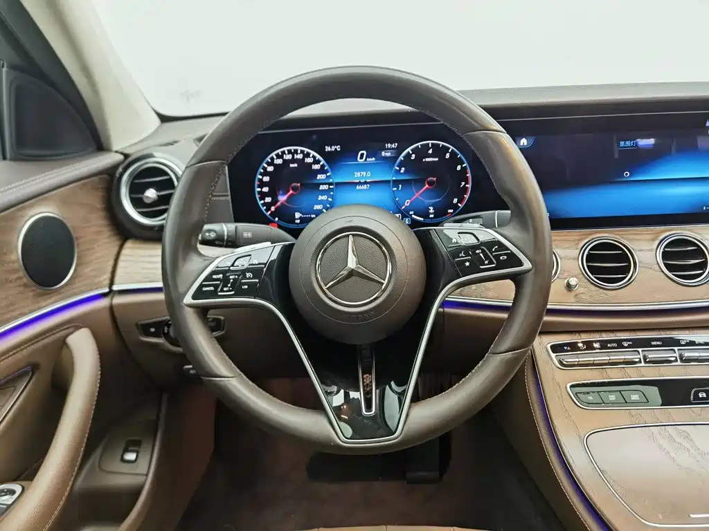 Mercedes-Benz E-Class — миниатюра 11