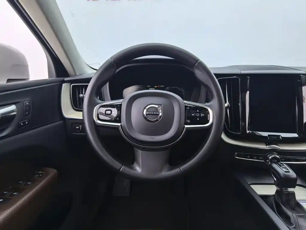 Volvo XC60 — миниатюра 12