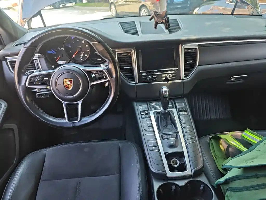 Porsche Macan — миниатюра 10