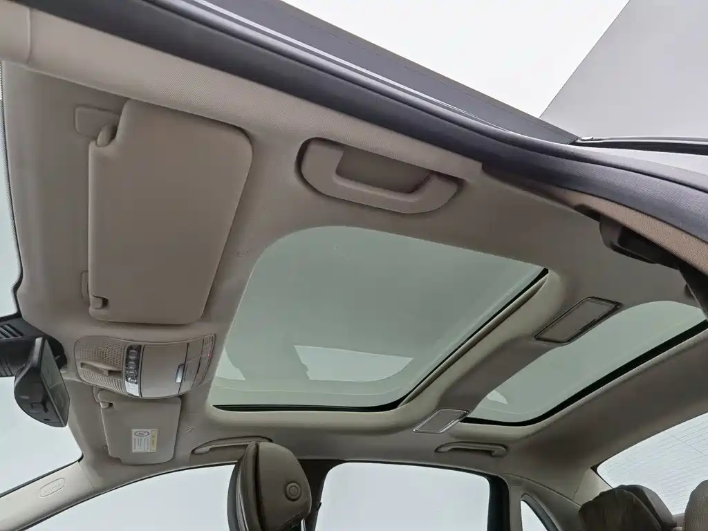 Mercedes-Benz E-Class — миниатюра 14