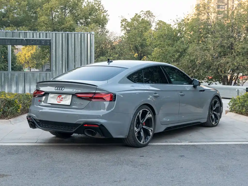 AUDI RS 5