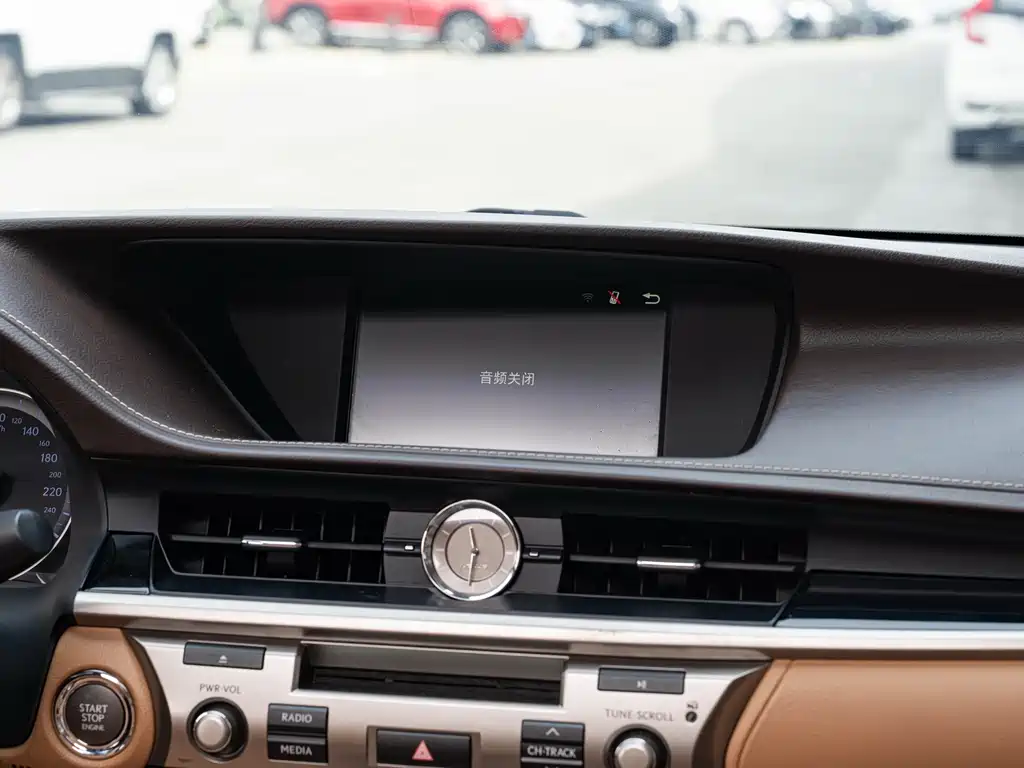 Lexus ES — миниатюра 15