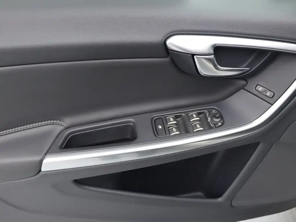 Volvo S60 — миниатюра 11
