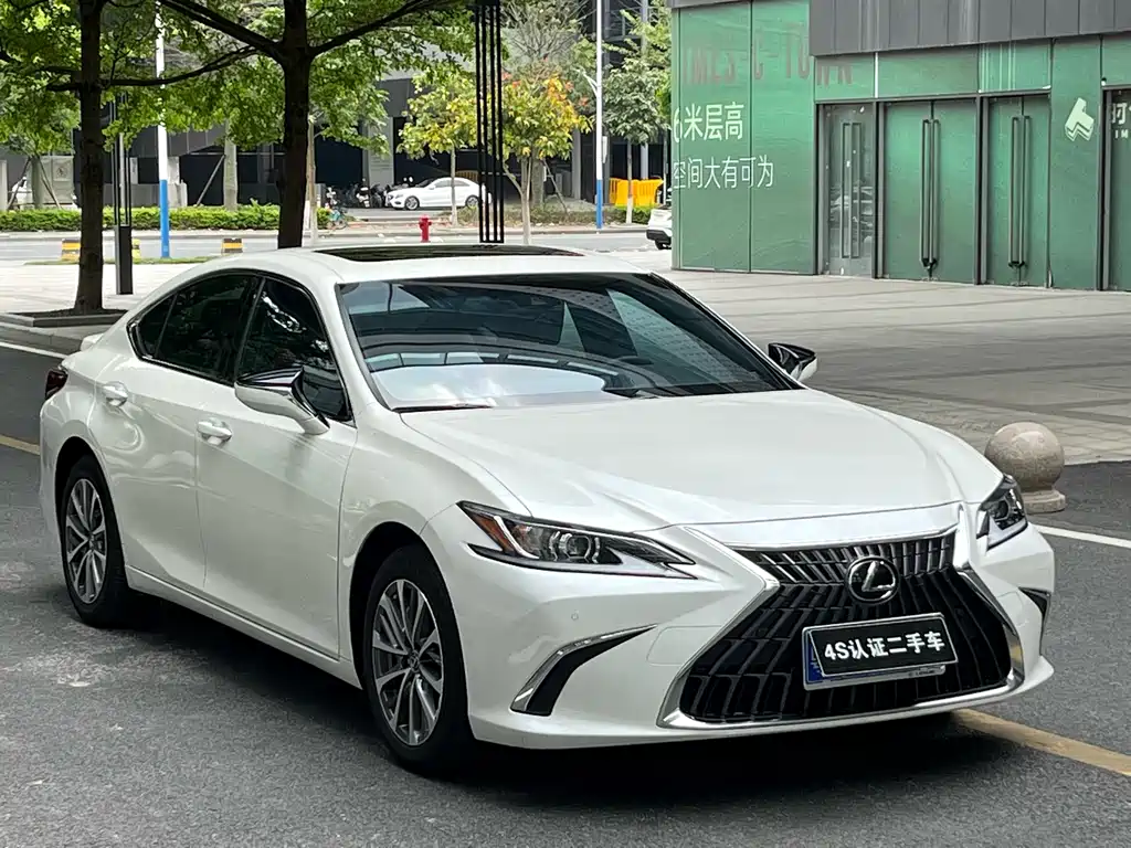 Lexus ES 2022 300h