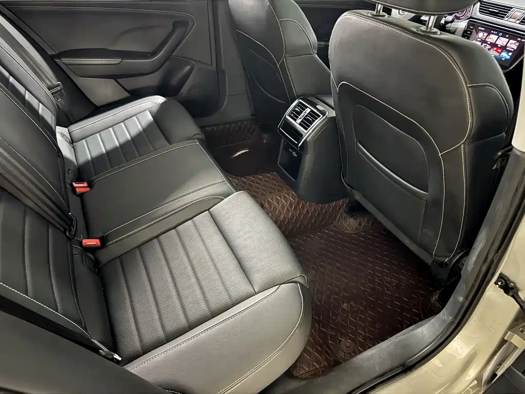 Skoda Superb — миниатюра 14