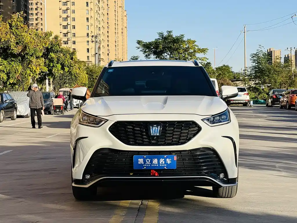 Toyota Crown Kluger — миниатюра 2