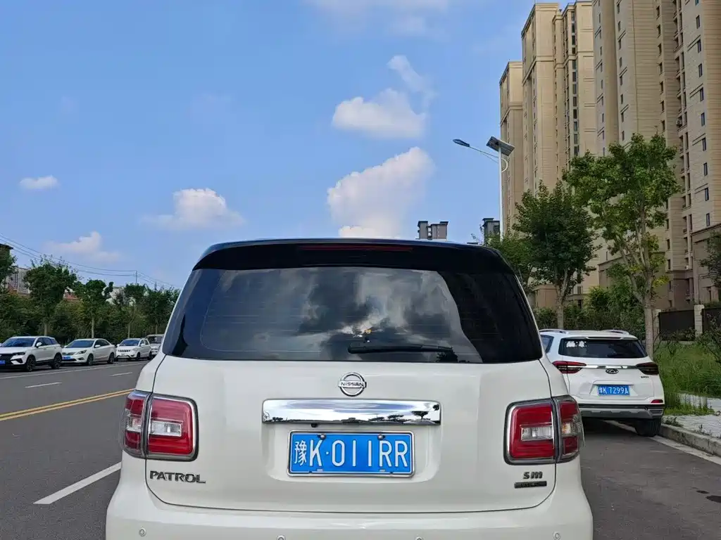 Nissan Patrol — миниатюра 8