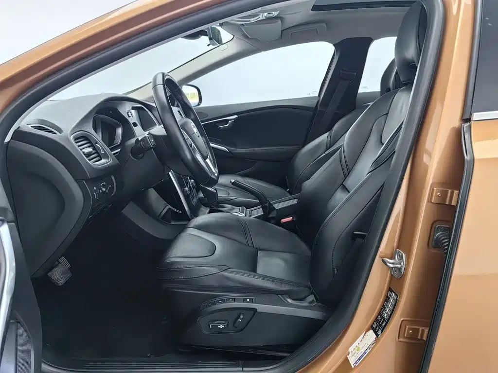 Volvo V40 — миниатюра 10