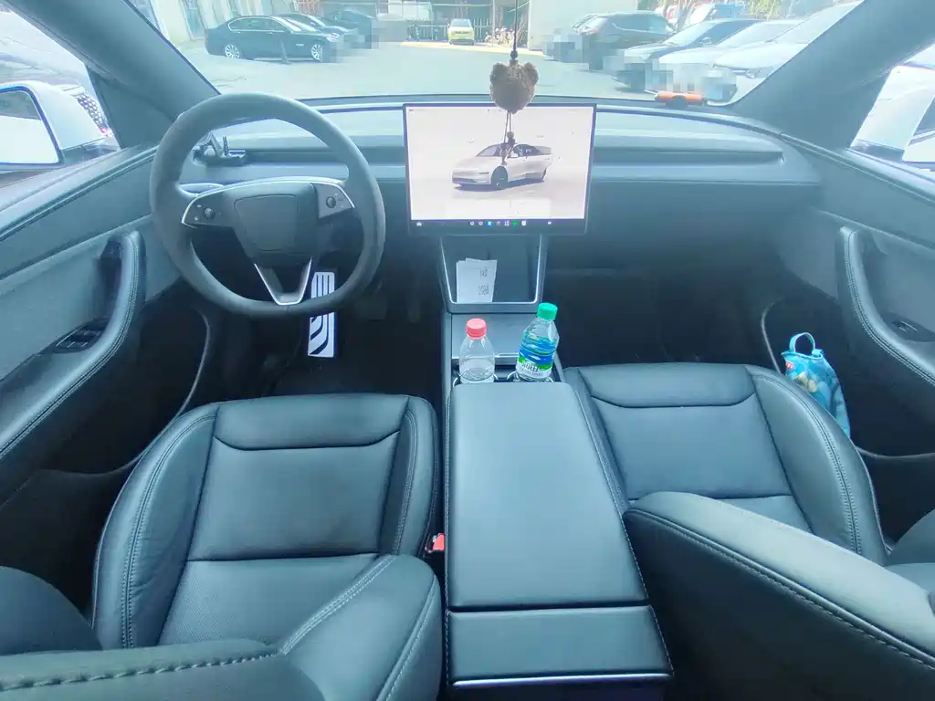 Tesla Model Y — миниатюра 13