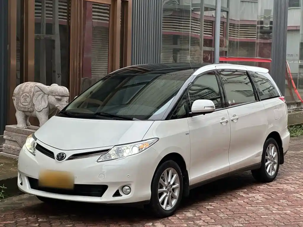 Toyota Previa — миниатюра 2