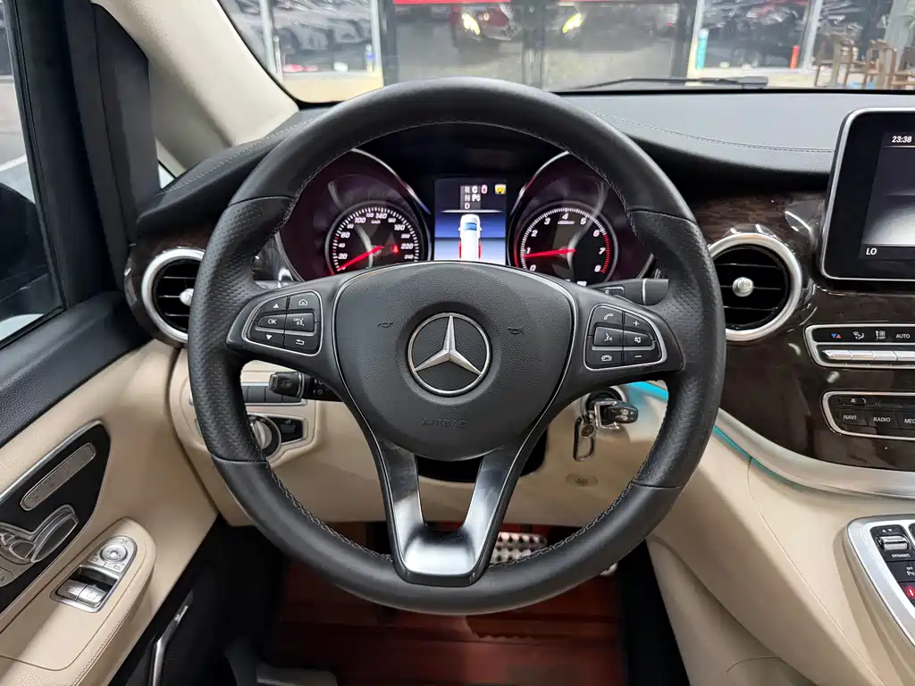 Mercedes-Benz V-Class V 2018 V 260 Luxury VI