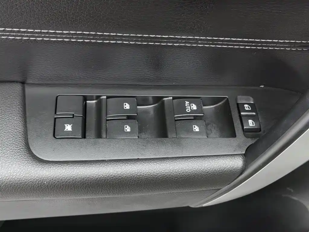 Chevrolet Captiva 2015 2.4L 7 мест