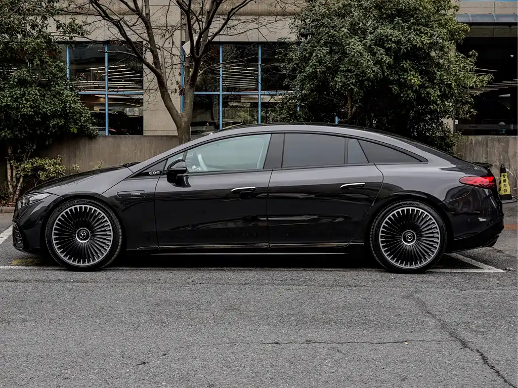 MERCEDES-BENZ EQS AMG