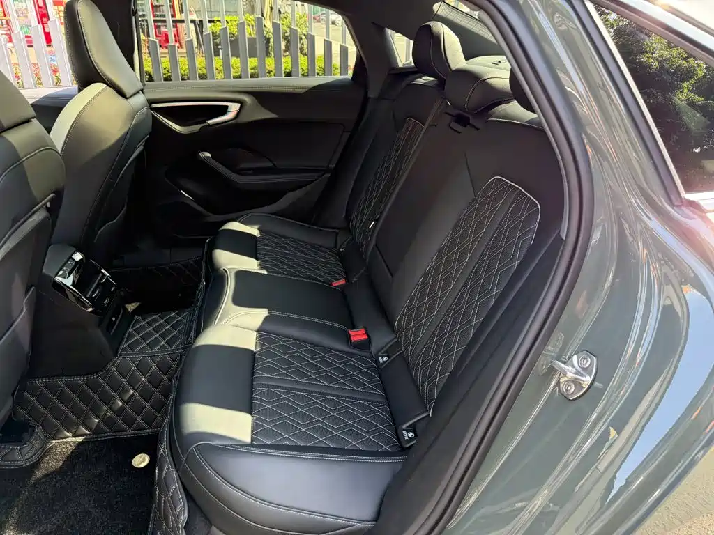 Audi A5L — миниатюра 12