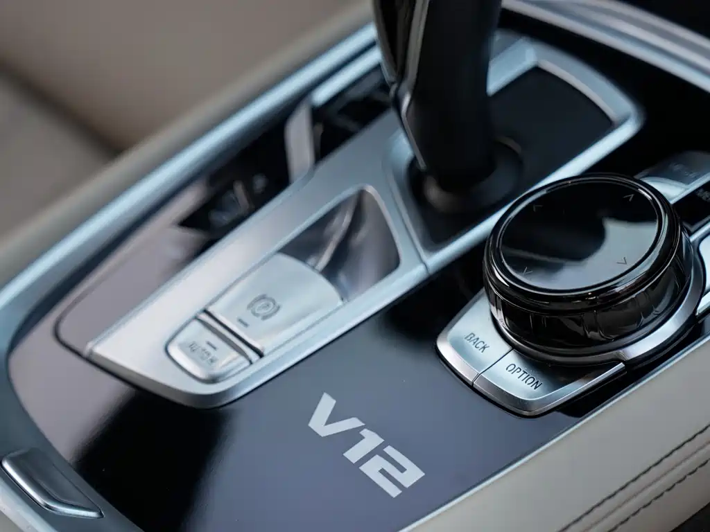 BMW 7 Series — миниатюра 10